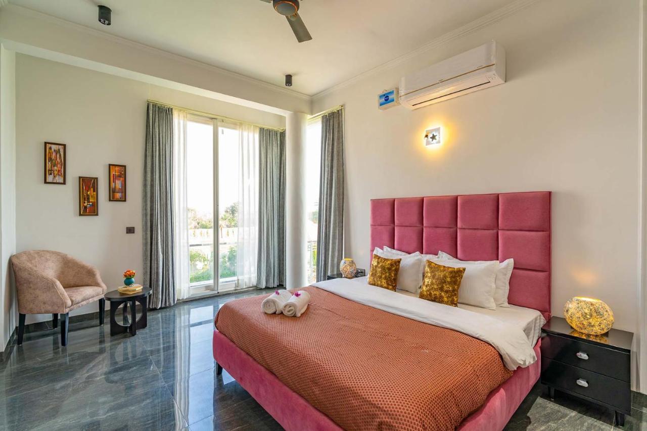Stayvista At Le Blanc Escape W Outdoor Pool Sohna Екстериор снимка