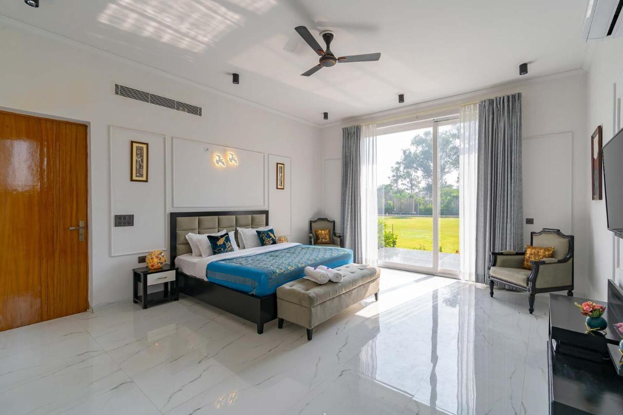 Stayvista At Le Blanc Escape W Outdoor Pool Sohna Екстериор снимка
