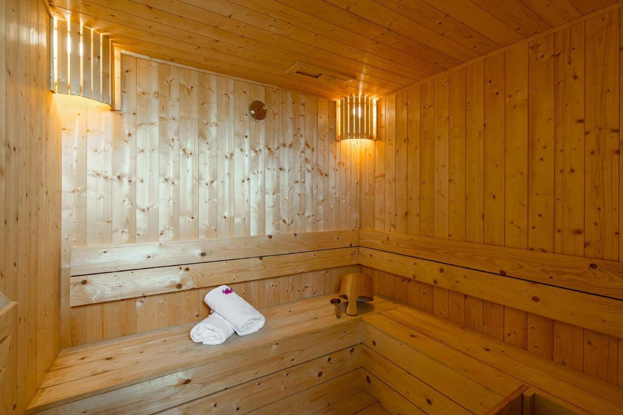 Stayvista At Le Blanc Escape W Outdoor Pool Sohna Екстериор снимка