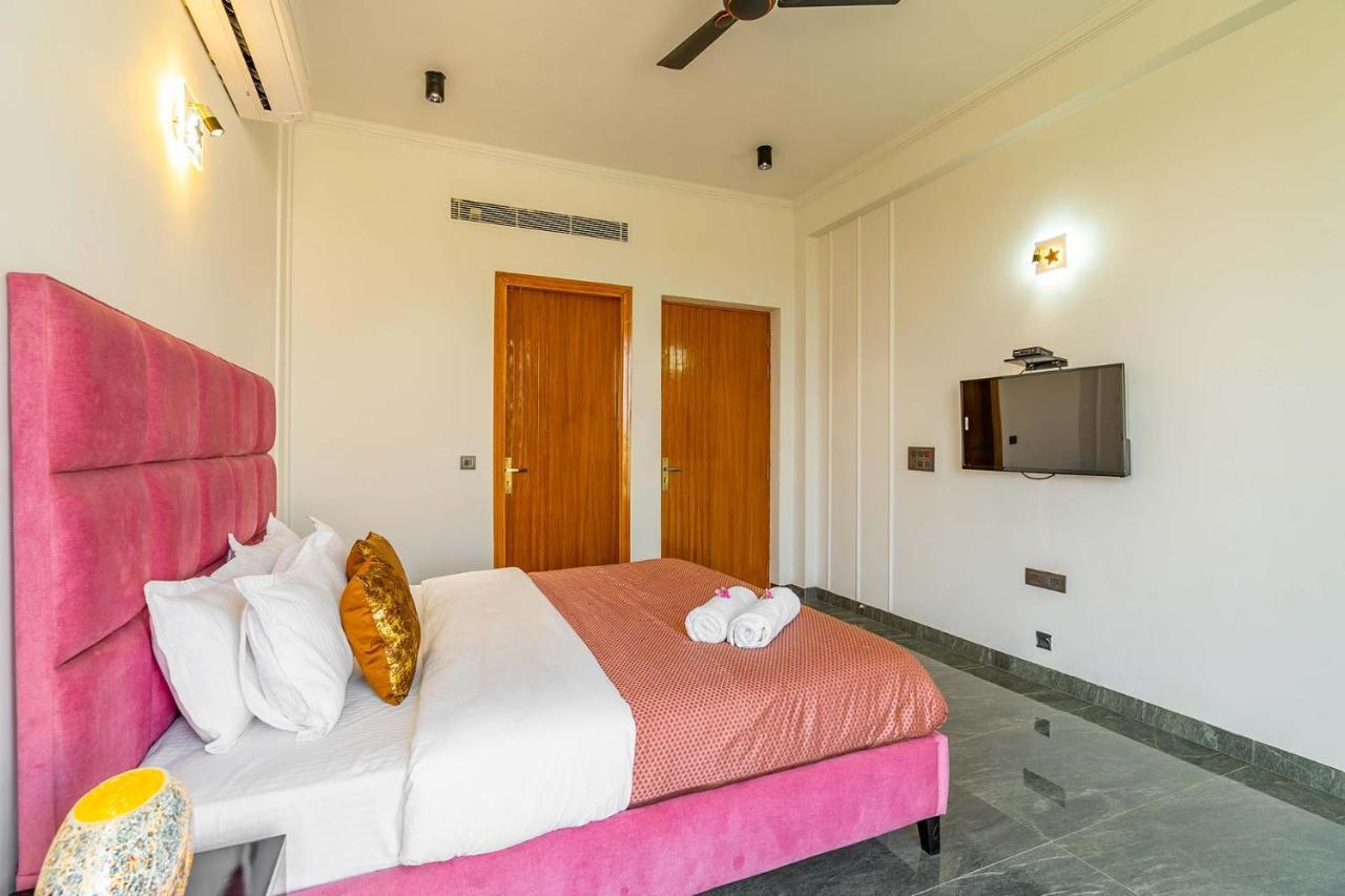 Stayvista At Le Blanc Escape W Outdoor Pool Sohna Екстериор снимка