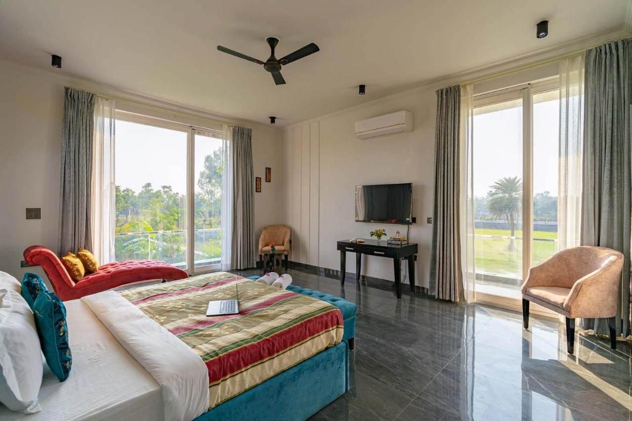 Stayvista At Le Blanc Escape W Outdoor Pool Sohna Екстериор снимка