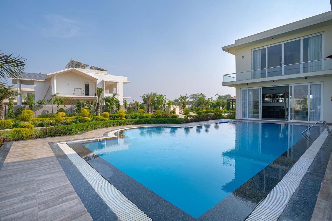 Stayvista At Le Blanc Escape W Outdoor Pool Sohna Екстериор снимка